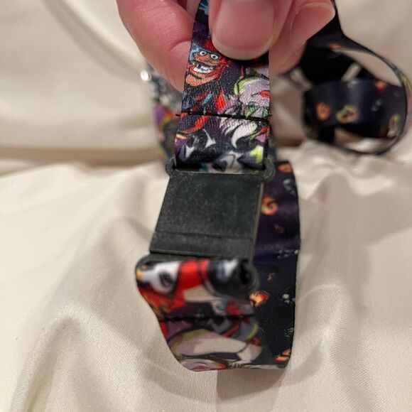 Bioworld X Disney Villains Double Sided Lanyard ID Holder ID cardholder NWT - Picture 4 of 9
